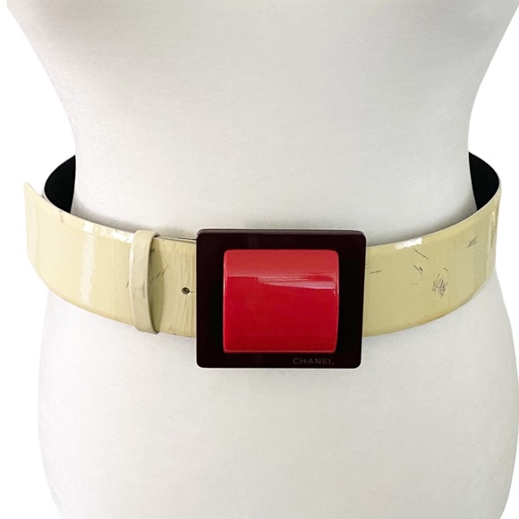 Chanel Mod Patent Leather Belt White Red Resin Square Buckle | 42 | Vintage - Picture 1 of 6